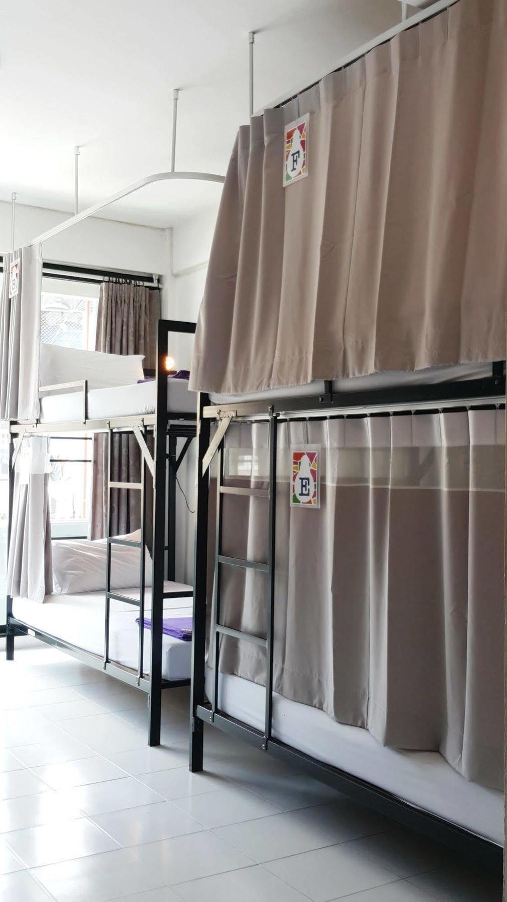 De Talak Hostel Bangkok Dış mekan fotoğraf