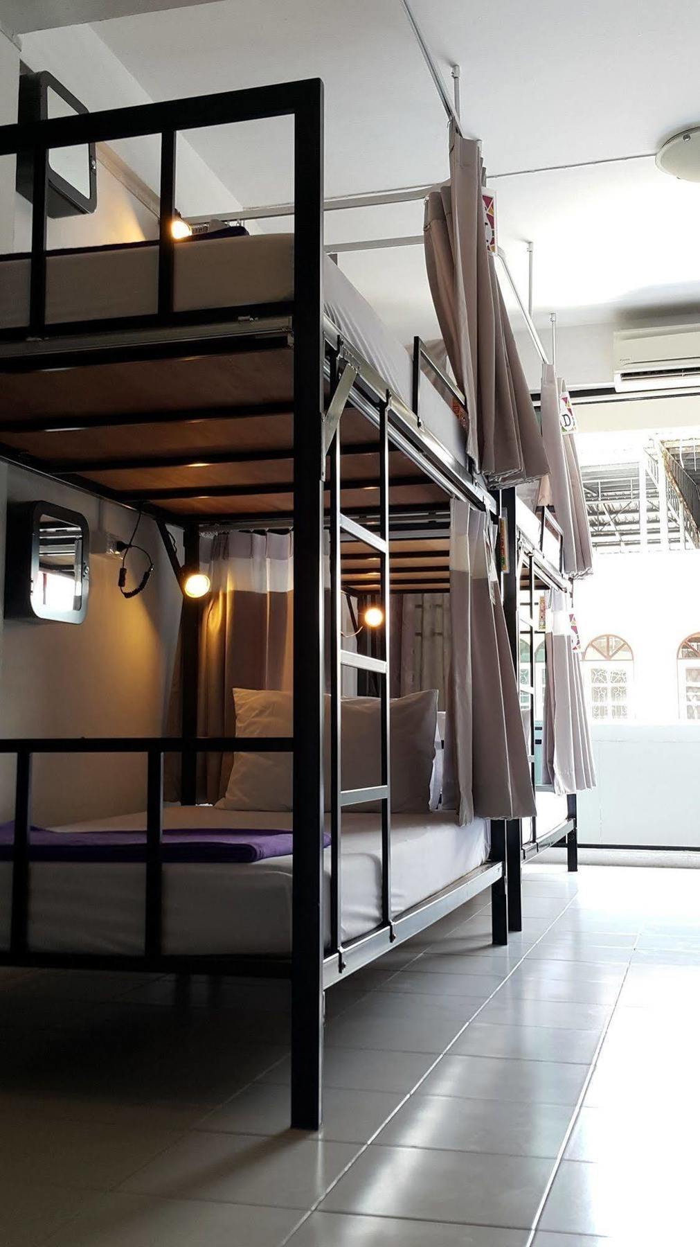 De Talak Hostel Bangkok Dış mekan fotoğraf